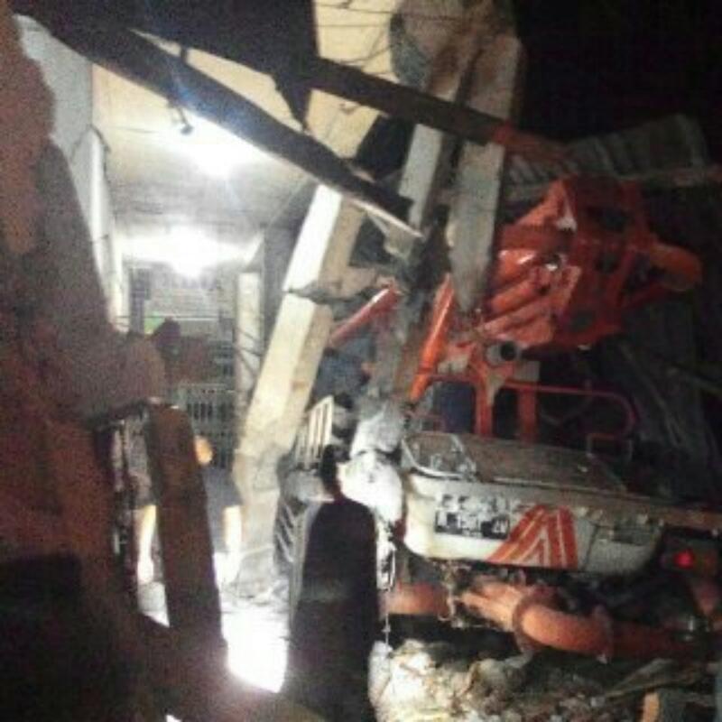 HOT!!!Detik-Detik Truck Bloong Di Jalan Raya Kertek-Parakan ( Wonosobo ) 