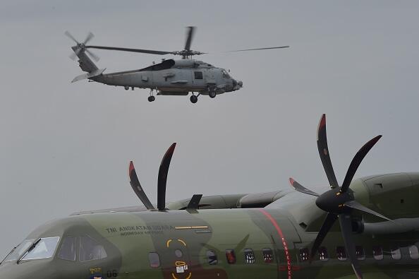 Ternyata eh ternyata gan, vietnam mau beli pesawat CN-295 buatan indonesia gan!!!