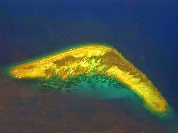 10 pulau paling unik di dunia