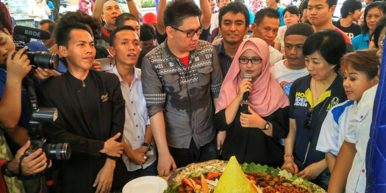 DUA PENDIRI &quot;TEMAN AHOK&quot; DI TAHAN DI SINGAPURA