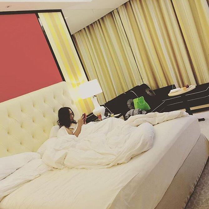 Unggah foto Aming di ranjang, Evelyn didoakan cepat hamil