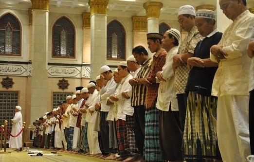 Alasan-Alasan Agan Menjadi Seorang Pemburu Takjil Gratis (Oom in Ramadan)