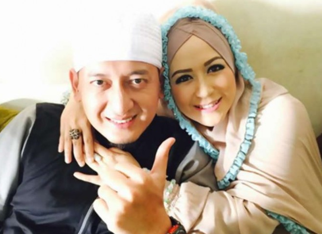 Ustadz Zacky Mirza Gugat Cerai Istri