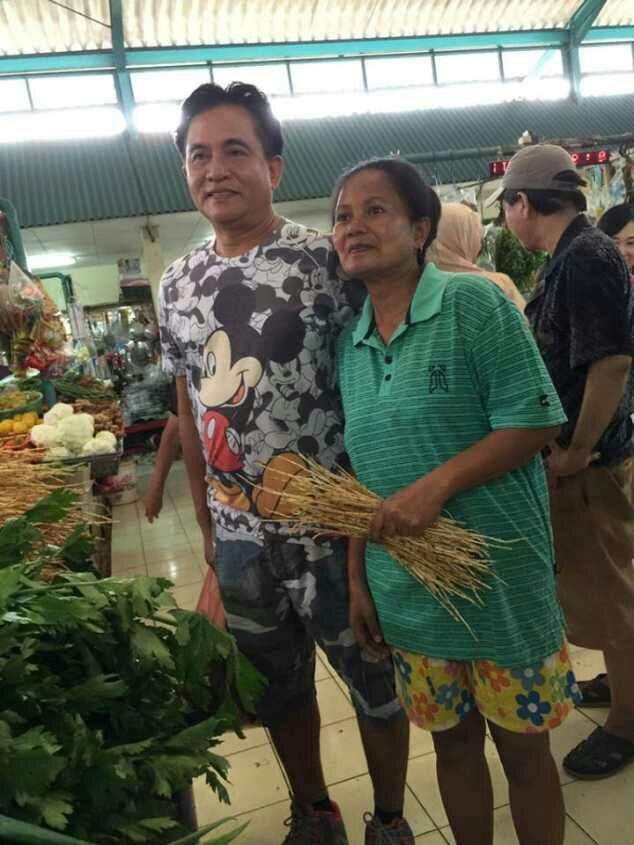 Momen Ahok jadi idola ibu-ibu saat safari Ramadan di Masjid Kedoya