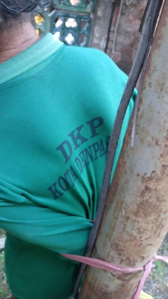 Salah buang sampah petugas DKP dipasung 5 jam oleh bangsawan Bali