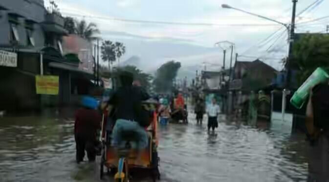 Banjir Kepung Kabupaten Bandung, Dayeuhkolot Tergenang 1,5 Meter