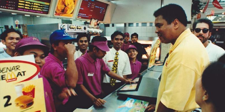 Cerita Muhammad Ali Saat Traktir Orang di Restoran McDonald's Jakarta