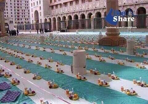 Buka Puasa terbesar di dunia ternyata di Mesjid Nabawi Madinah Saudi