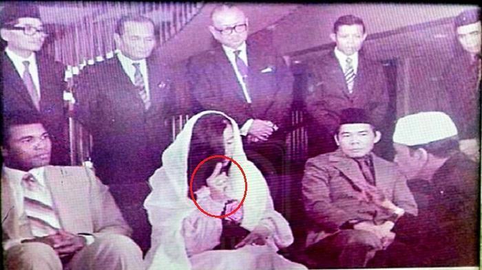 Isteri Almarhum Muhammad Ali Masuk Islam di Malaysia?