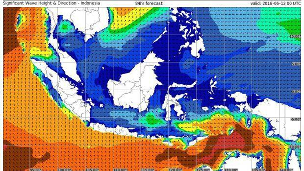 Waspada Gelombang Tinggi, Wisatawan Diimbau Tak Berenang di Pantai