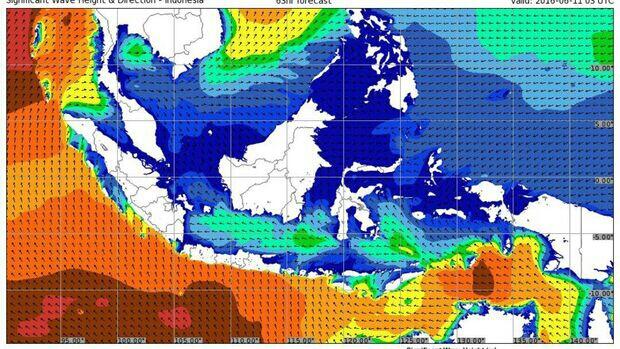 Waspada Gelombang Tinggi, Wisatawan Diimbau Tak Berenang di Pantai