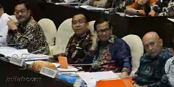 (Tambah melempem) Implikasi Politik Pangkas Anggaran Bagi Jokowi