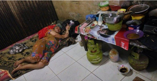 Pemilik warung dagangannya diangkut Satpol PP jatuh sakit