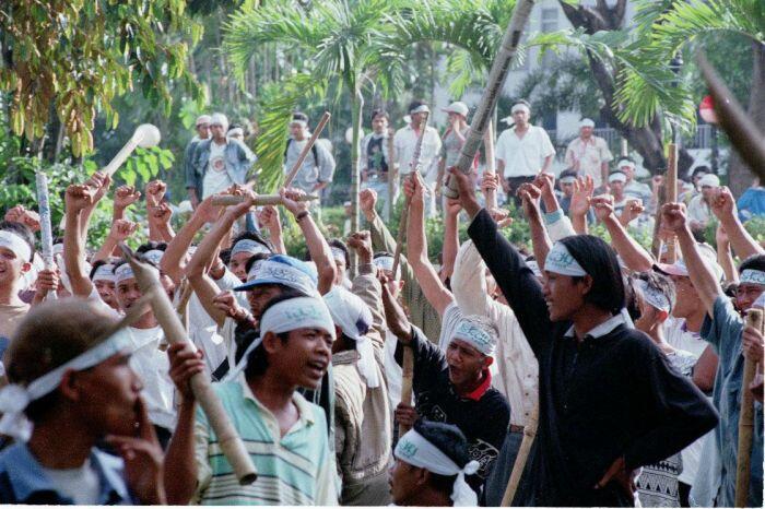 Tangkal komunisme dan homoseksualitas, gangsters Bali bakal dilatih semi militer