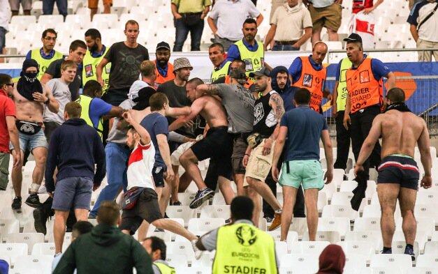 (MULUSTRASI) FOTO-FOTO HOOLIGAN INGGRIS VS ULTRAS RUSSIA ...