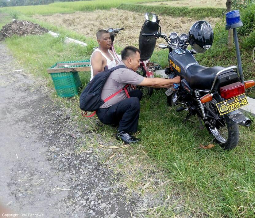 Brigadir roni, sosok polisi yang gemar membantu warga