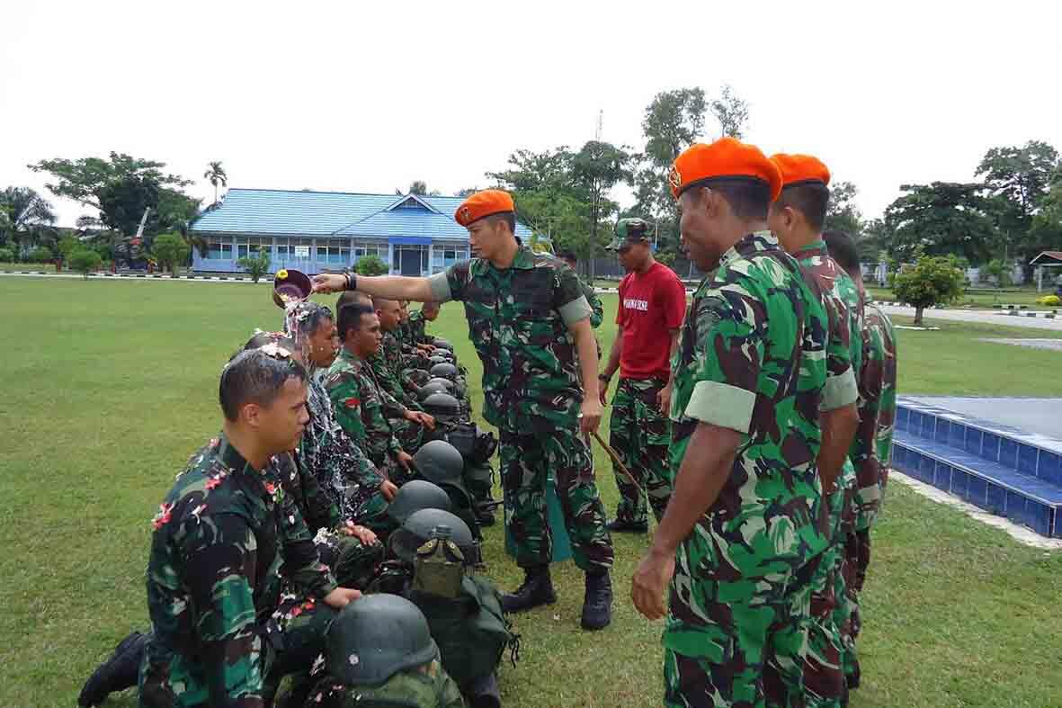 Tradisi Penerimaan Anggota Baru Yonko 462 Paskhas