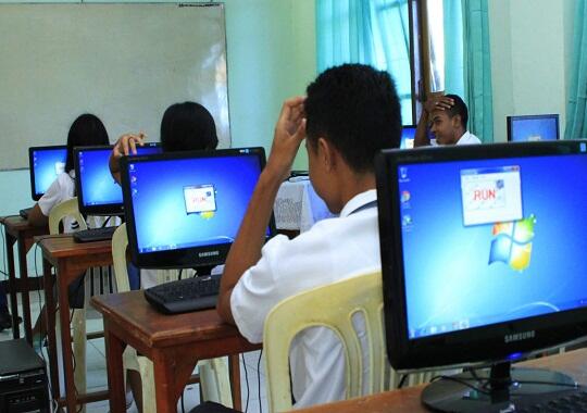 Berbagai Perasaan Pelajar Saat Pertama Kali Ujian Nasional Online