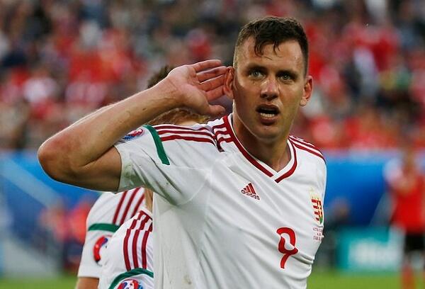Foto Hungaria Hanguskan 10 Pemain Austria