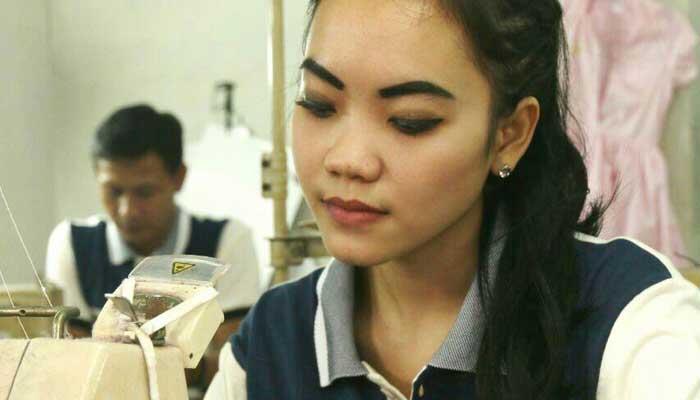 Buruh Konveksi Ini Jadi Penyanyi Dangdut