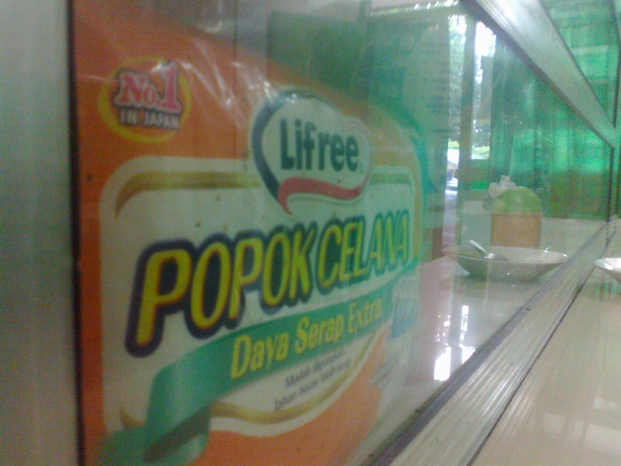 mau makan, ngeliat etalase wartegnya ada..!!??