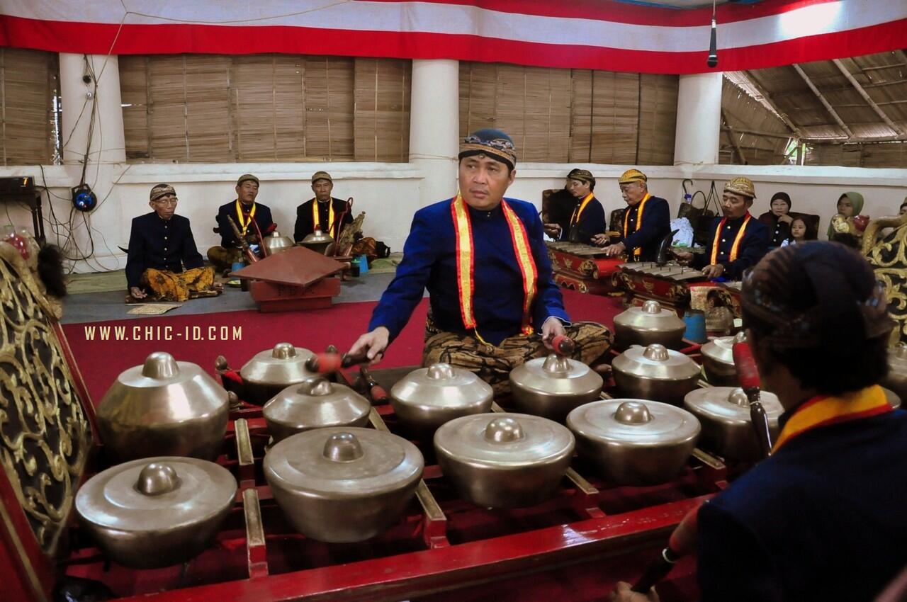 Gamelan Kuno Istana Mangkunageran Dimandikan