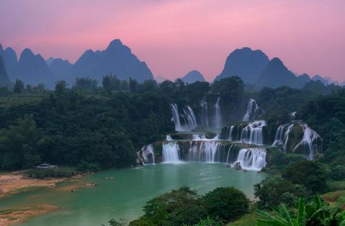 Pengen Tahu 5 Air Terjun Paling Indah yang ada di Negara Cina ?