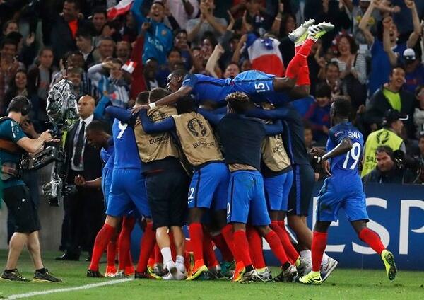 Dimitri Payet Bawa Perancis Lolos Ke 16 Besar!