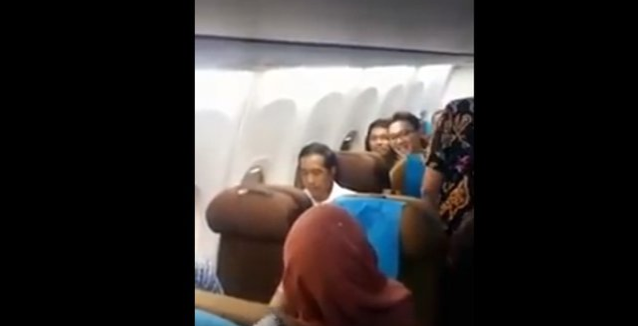 Naik pesawat komersil, Jokowi dipuji-puji warga Malaysia