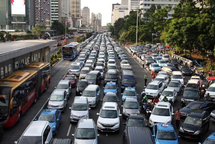 Mengurai macet lewat uji coba ganjil genap mulai Juli 