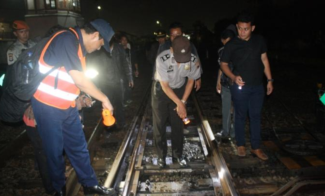 Jelang Mudik, Orang Jahat Taruh Batu di Jalur Kereta