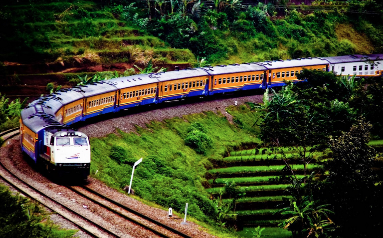 Jelang Mudik, Orang Jahat Taruh Batu di Jalur Kereta