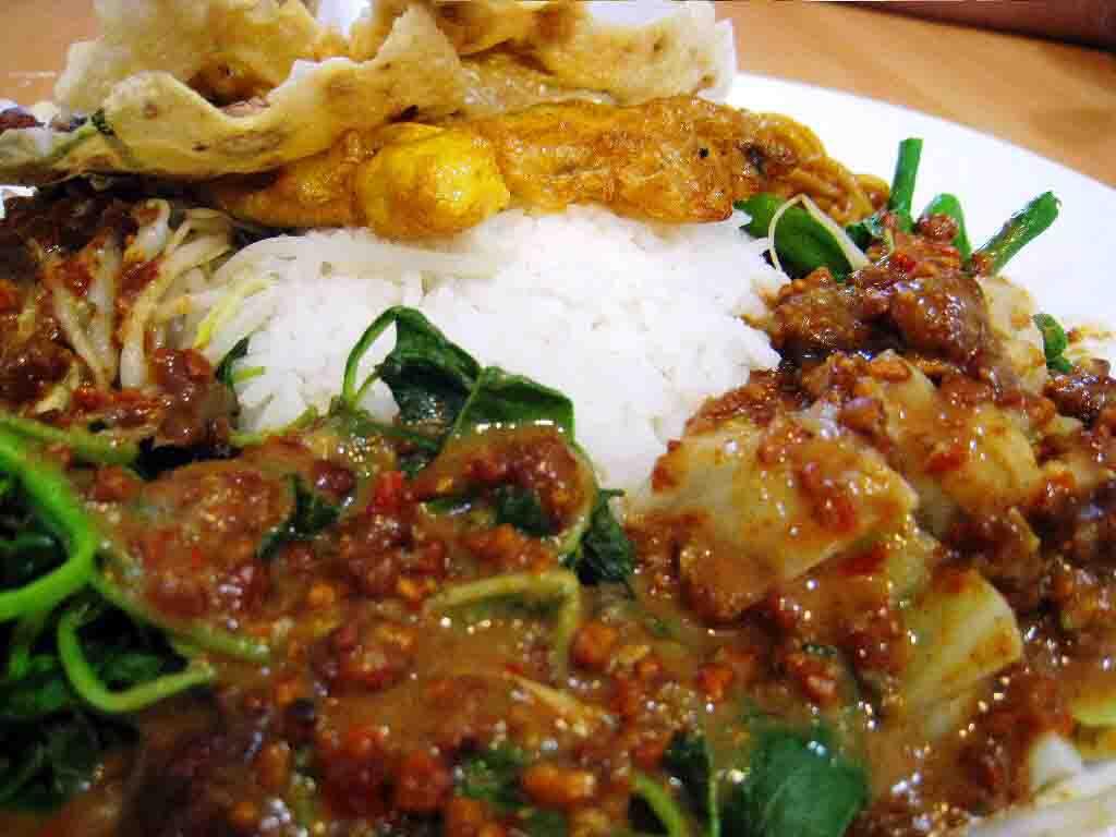 Mengenal 7 Nasi Pecel Khas Jawa Timur