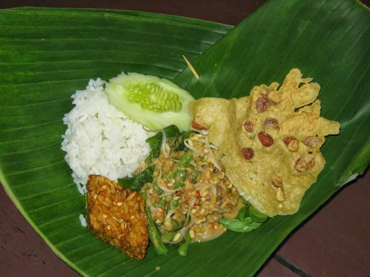 Mengenal 7 Nasi Pecel Khas Jawa Timur