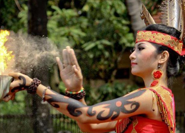 Cantik Dan Sederhananya Gadis Dayak Kalimantan 