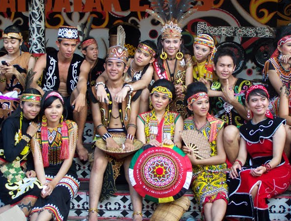 Cantik Dan Sederhananya Gadis Dayak Kalimantan 