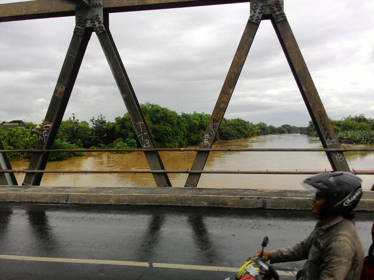 Solo Siaga Banjir Gan, Awas 