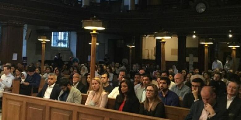 Wali Kota London, Sadiq Khan, Buka Puasa di Gereja Tua