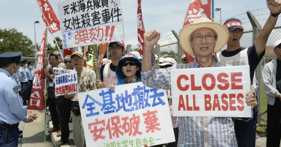 poor american ..Warga Jepang Protes Pangkalan AS di Okinawa