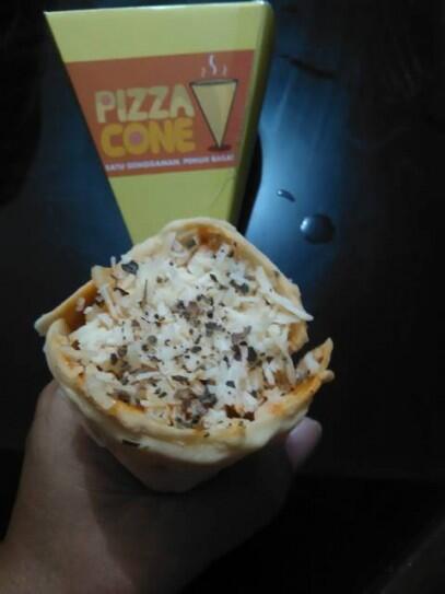 Pizza bentuk cone? Segenggam Yang Berjuta Rasa Dari Bogor