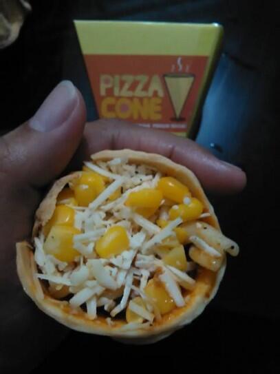 Pizza bentuk cone? Segenggam Yang Berjuta Rasa Dari Bogor