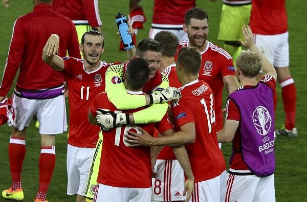 Wales Pesta Gol, Rusia Angkat Koper