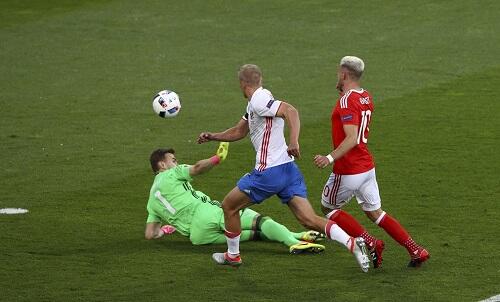 Wales Pesta Gol, Rusia Angkat Koper