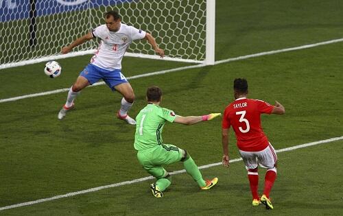 Wales Pesta Gol, Rusia Angkat Koper