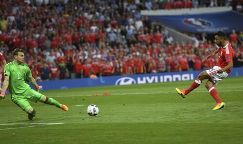 Wales Pesta Gol, Rusia Angkat Koper