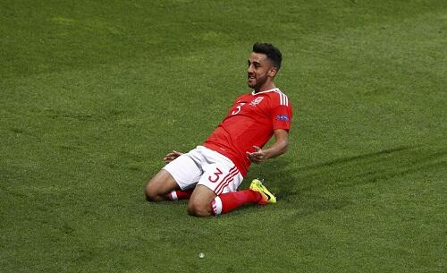 Wales Pesta Gol, Rusia Angkat Koper