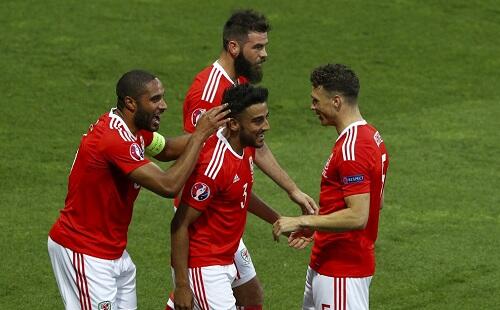 Wales Pesta Gol, Rusia Angkat Koper