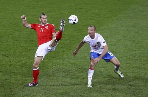 Wales Pesta Gol, Rusia Angkat Koper