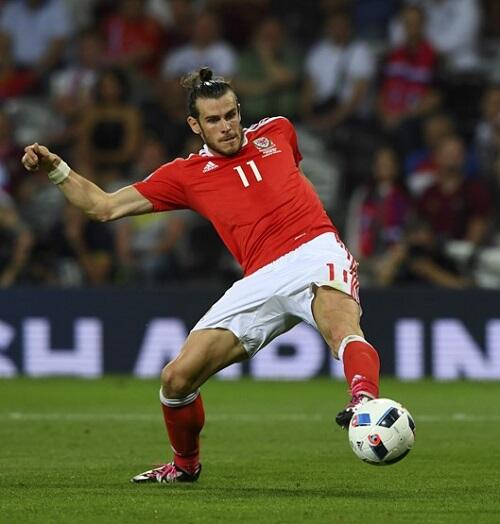 Wales Pesta Gol, Rusia Angkat Koper