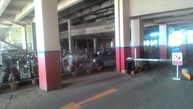 Oknum Aparat Diduga Bekingi Parkir Liar Sekitaran Mal